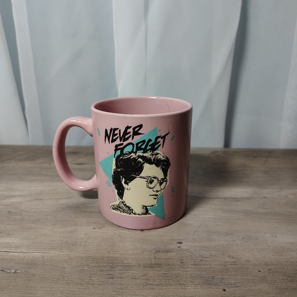 Netflix Stranger Things Coffee Tea Mug "Never Forget" - Picture 2 of 7